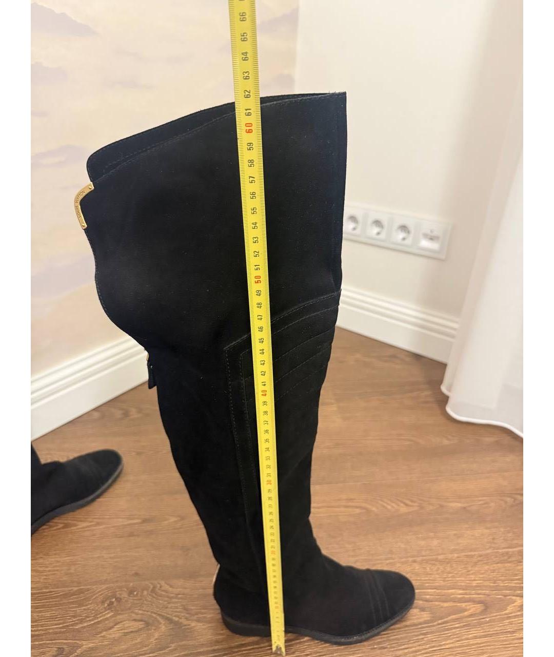 LOUIS VUITTON Черные замшевые ботфорты, фото 3