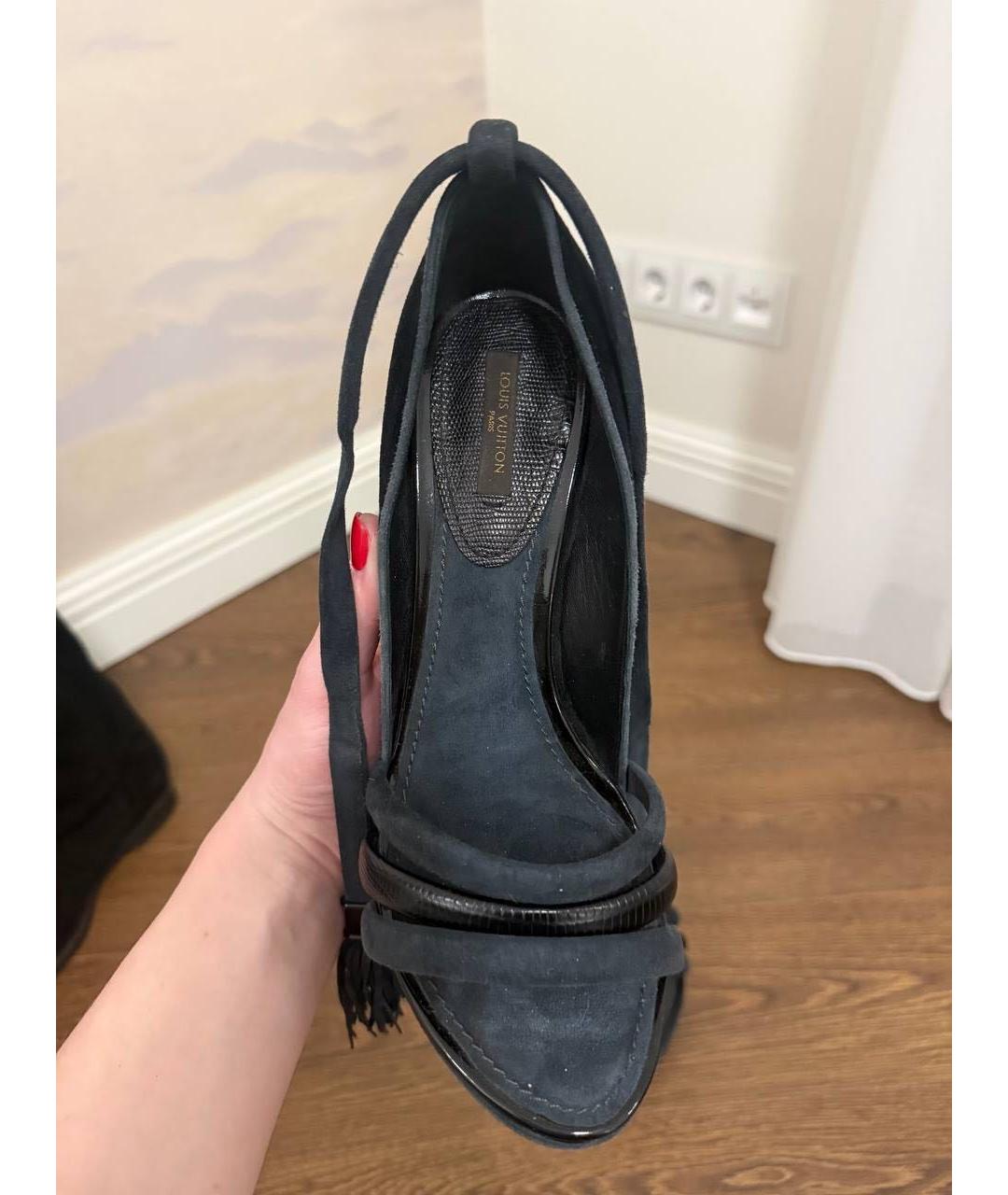 LOUIS VUITTON Черные замшевые босоножки, фото 2