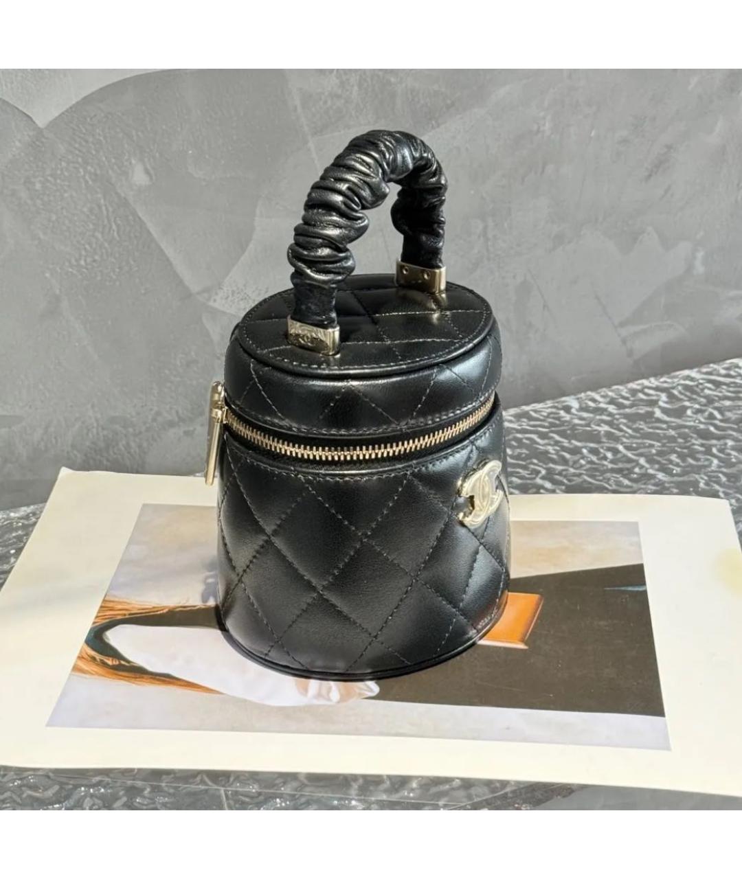 CHANEL Черная кожаная сумка с короткими ручками, фото 3