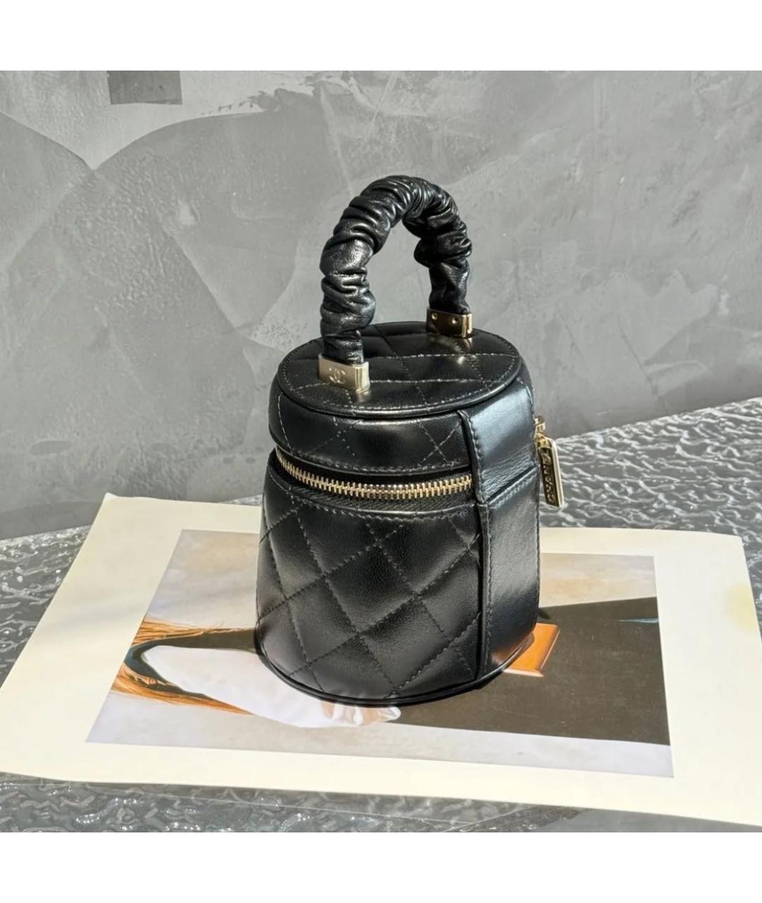 CHANEL Черная кожаная сумка с короткими ручками, фото 4