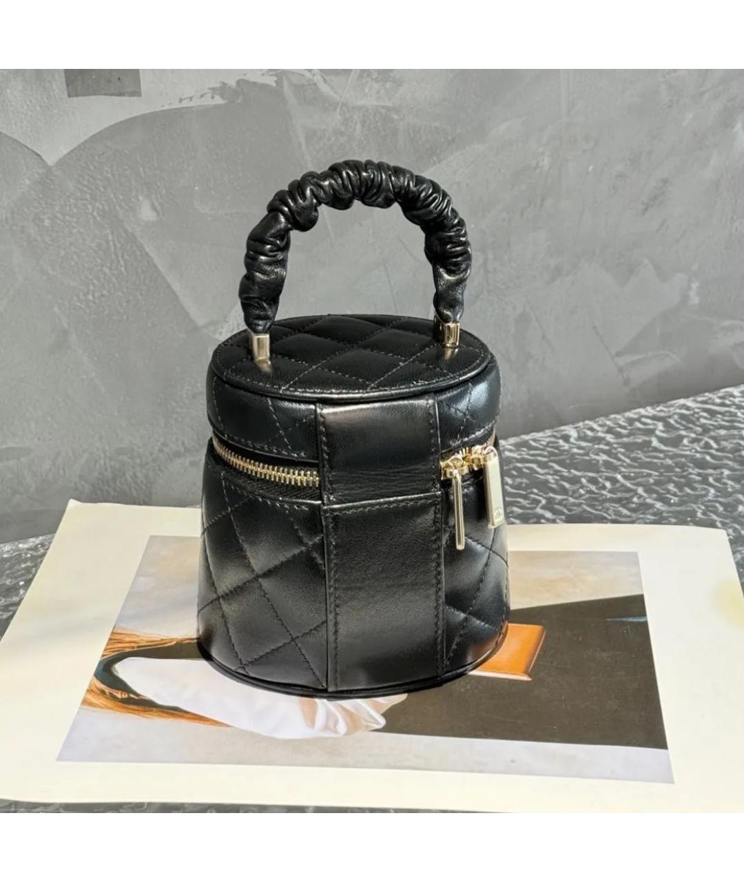 CHANEL Черная кожаная сумка с короткими ручками, фото 2