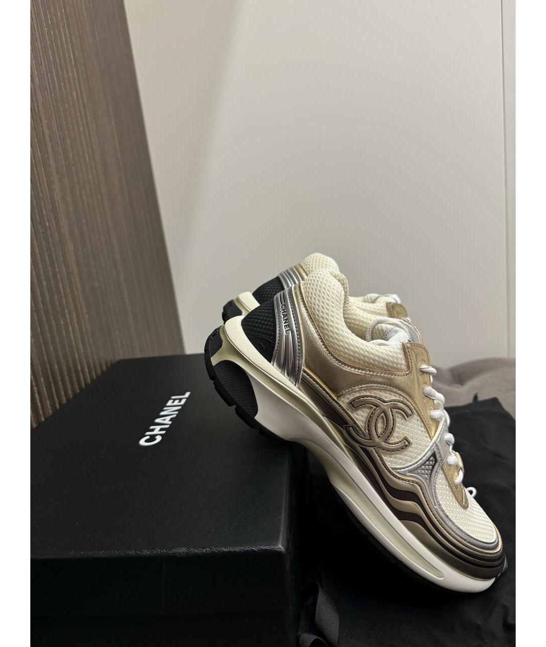 CHANEL Золотые текстильные кроссовки, фото 8