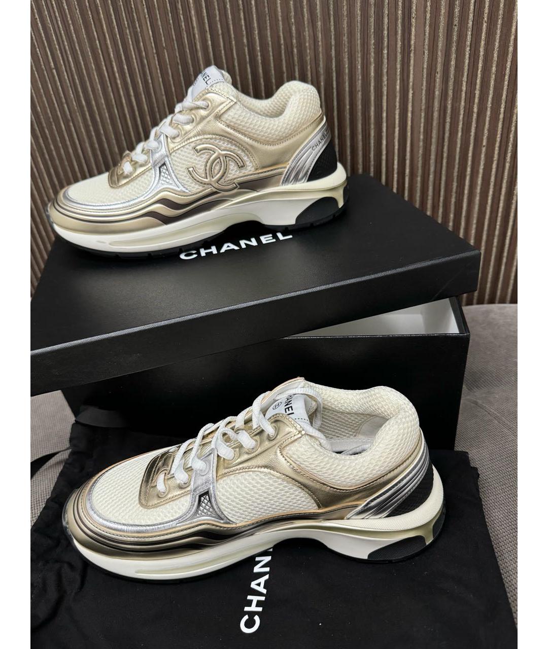 CHANEL Золотые текстильные кроссовки, фото 5