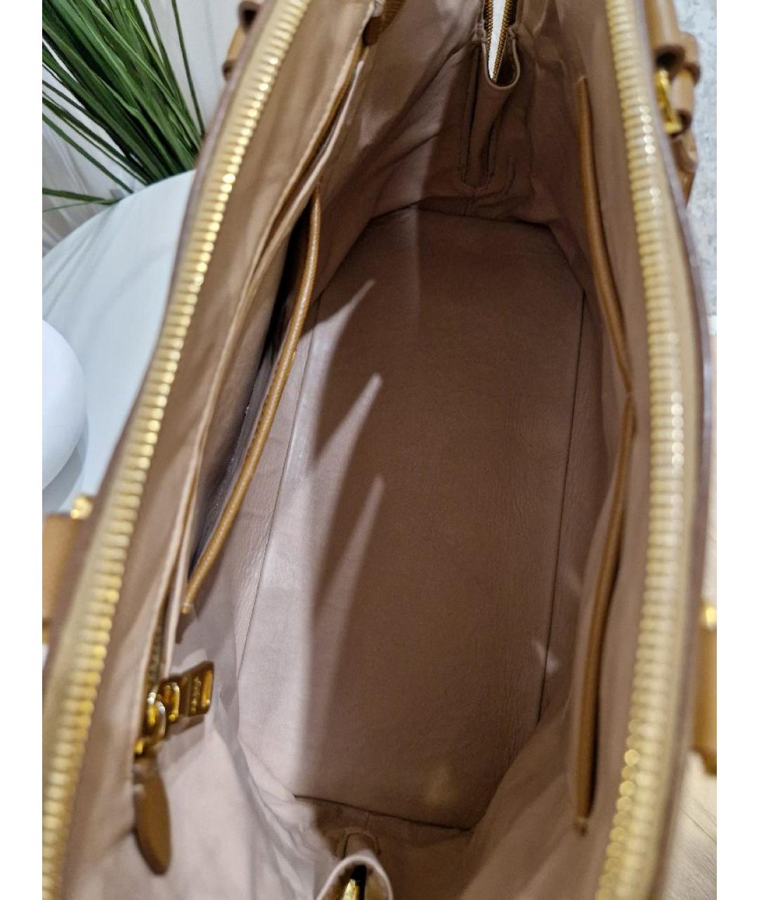PRADA Коричневая кожаная сумка с короткими ручками, фото 4