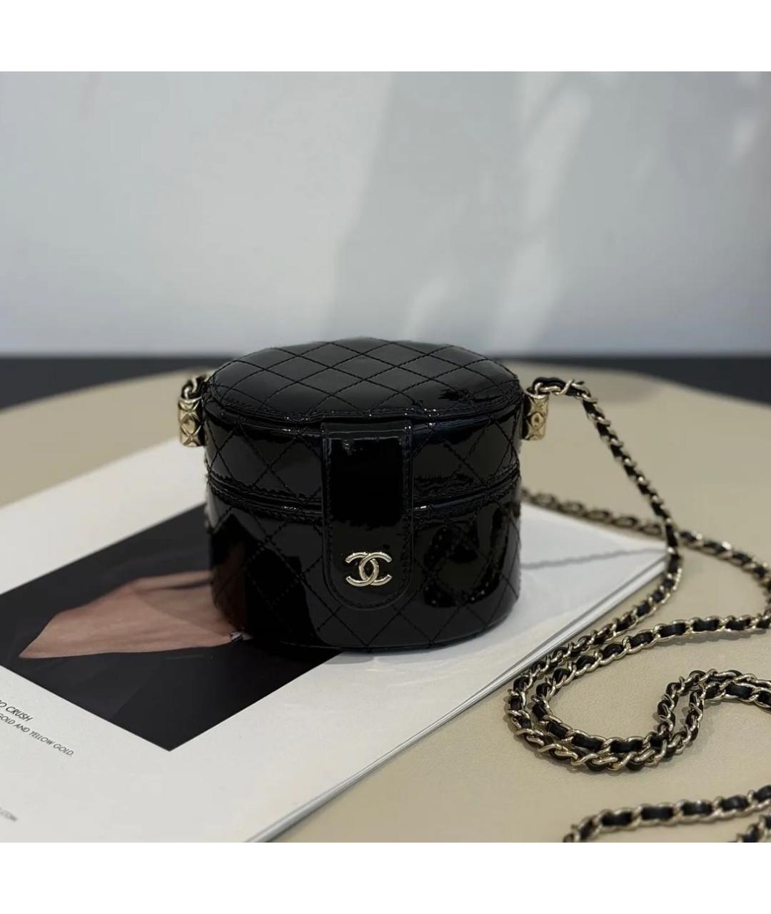 CHANEL Черная сумка через плечо из лакированной кожи, фото 7