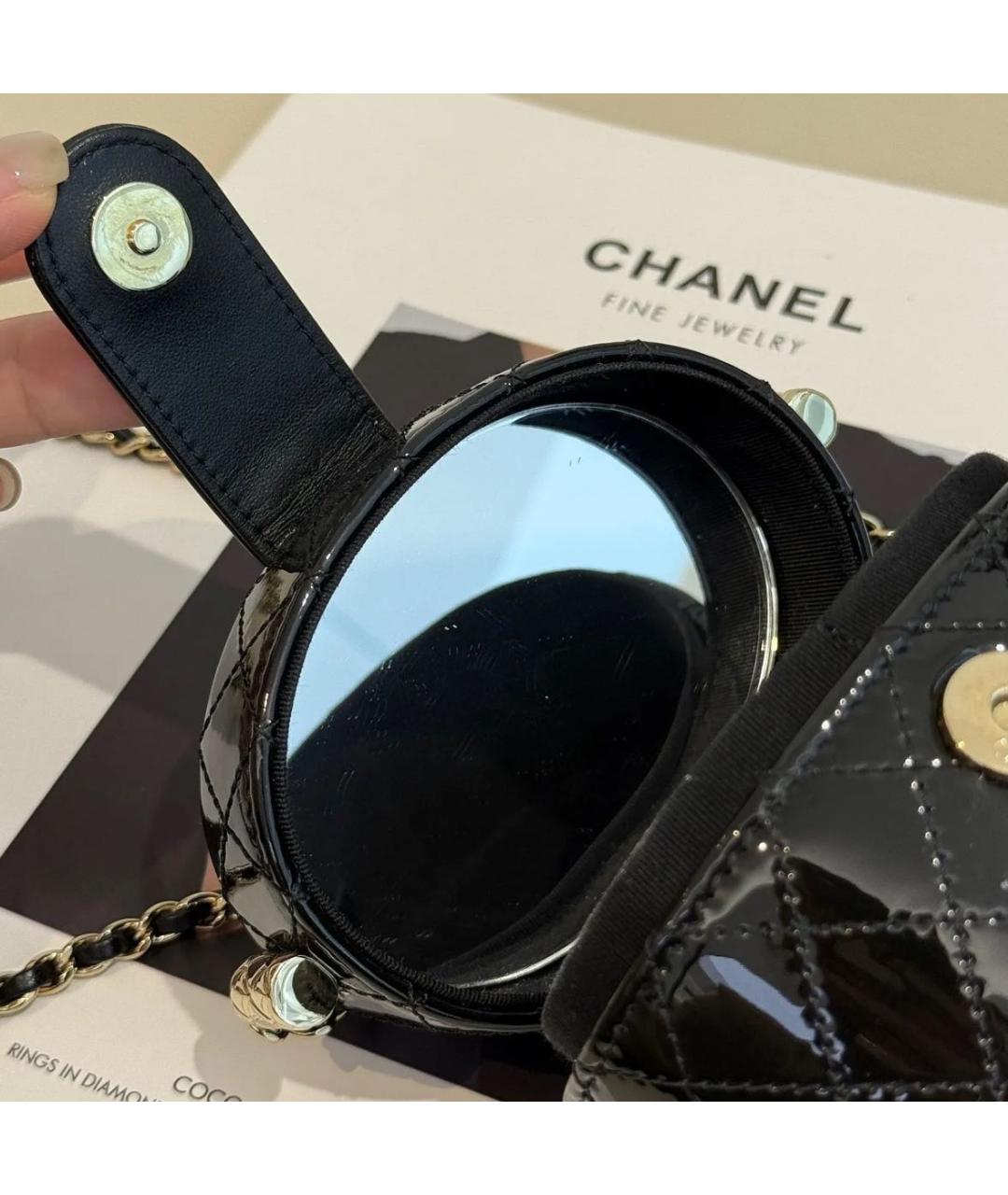 CHANEL Черная сумка через плечо из лакированной кожи, фото 6