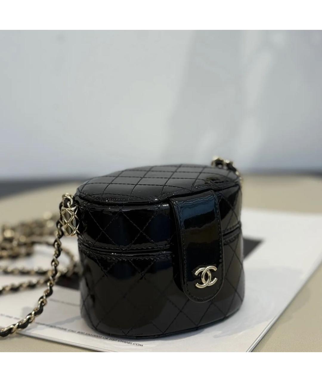 CHANEL Черная сумка через плечо из лакированной кожи, фото 3