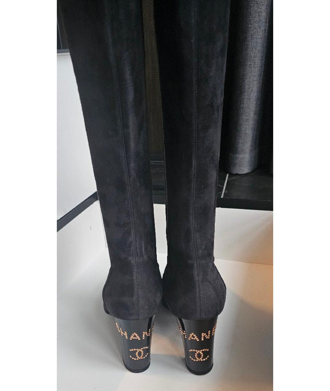 CHANEL Черные замшевые ботфорты, фото 9
