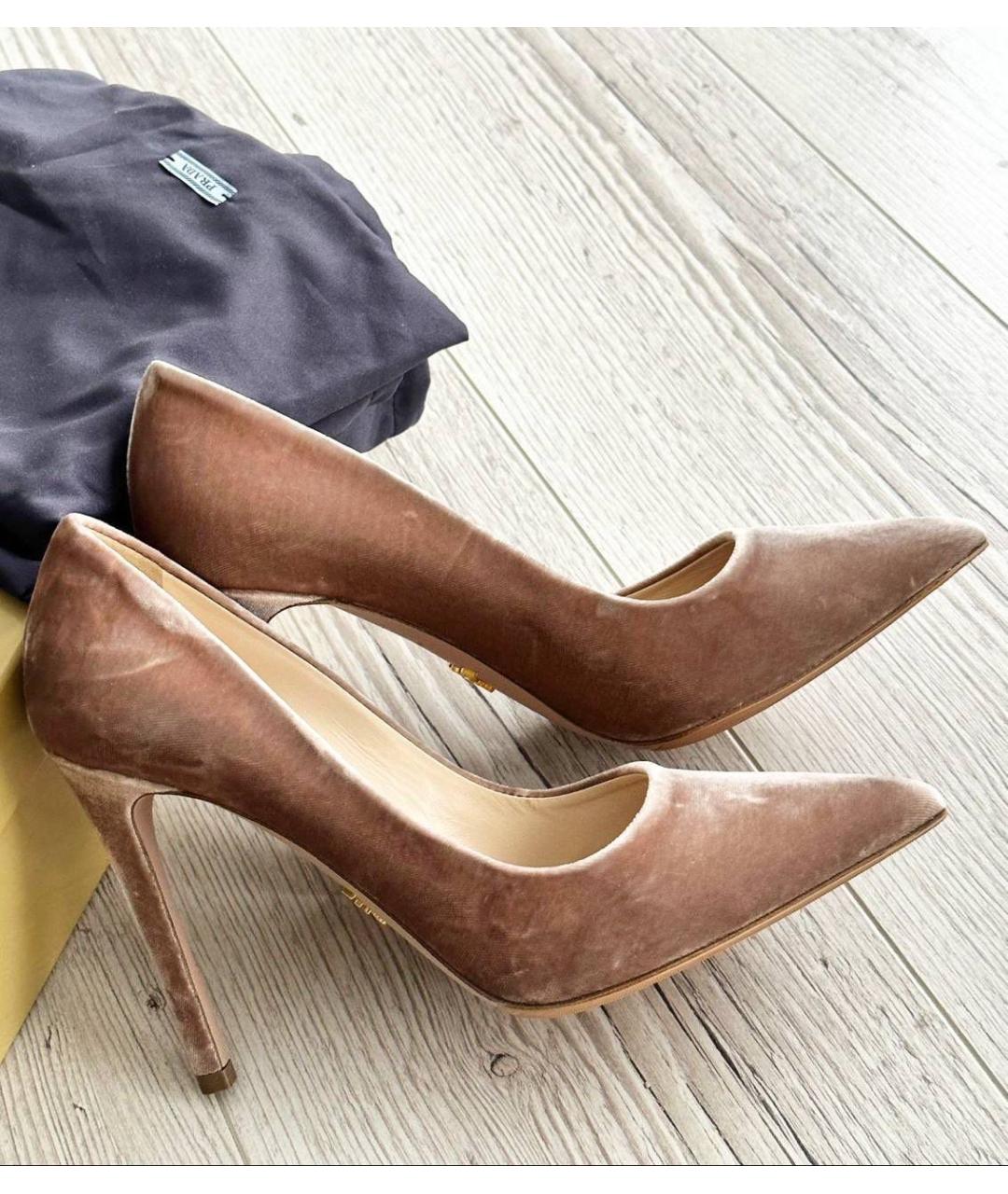 PRADA Бежевые бархатные туфли, фото 2