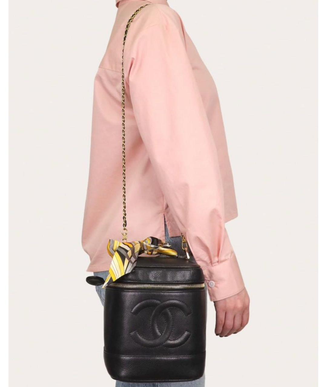 CHANEL BEAUTY Черная кожаная сумка через плечо, фото 5