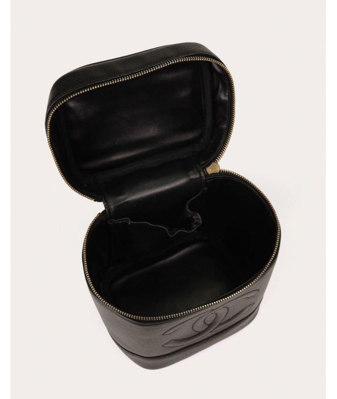 CHANEL BEAUTY Черная кожаная сумка через плечо, фото 4