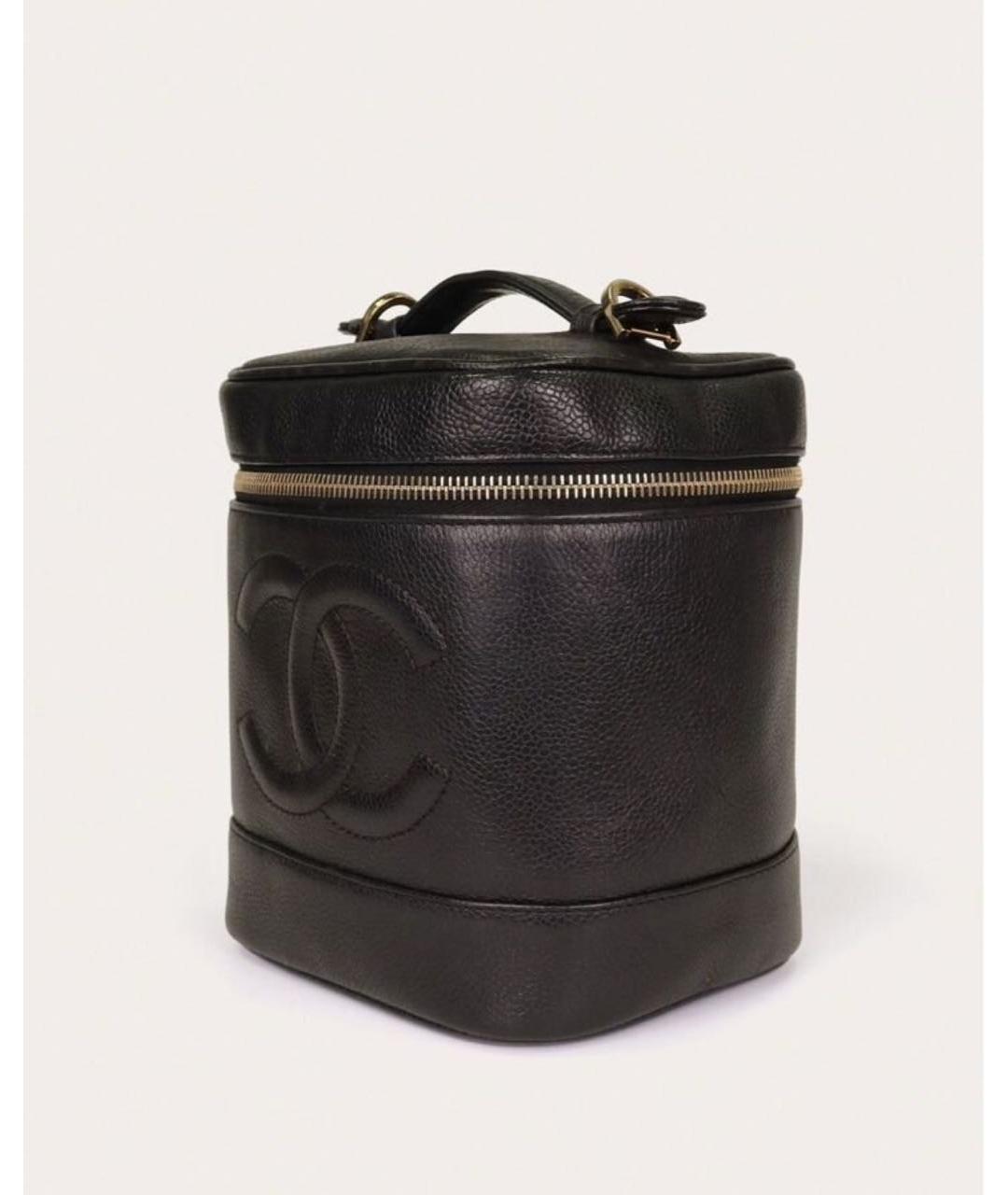 CHANEL BEAUTY Черная кожаная сумка через плечо, фото 2