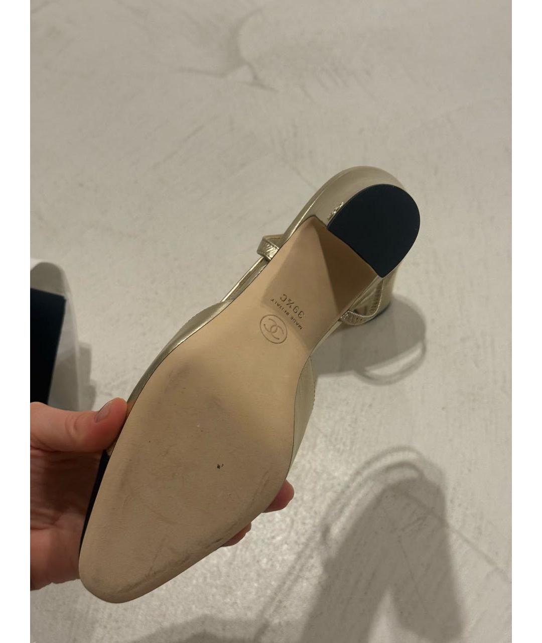 CHANEL Золотые кожаные туфли, фото 4