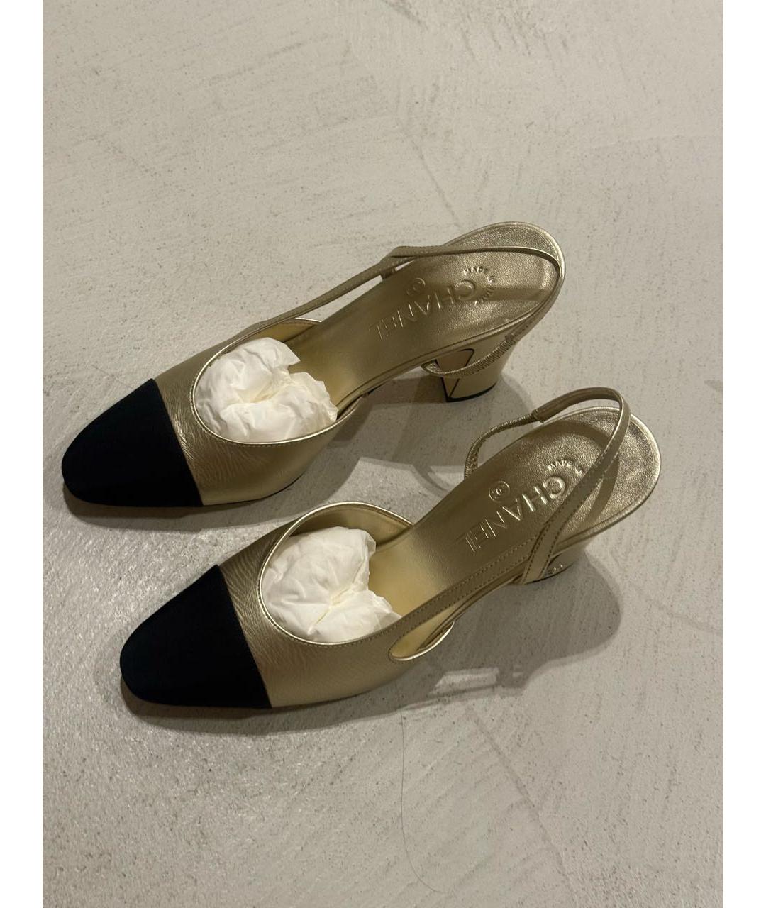 CHANEL Золотые кожаные туфли, фото 6