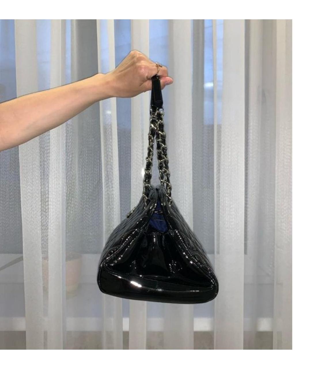 CHANEL Черная кожаная сумка с короткими ручками, фото 3