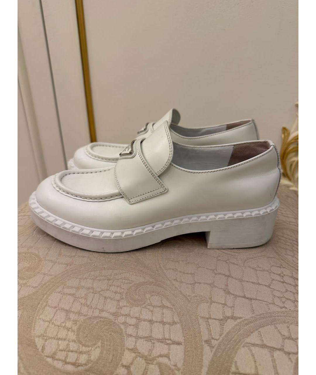 PRADA Белые лоферы из лакированной кожи, фото 5
