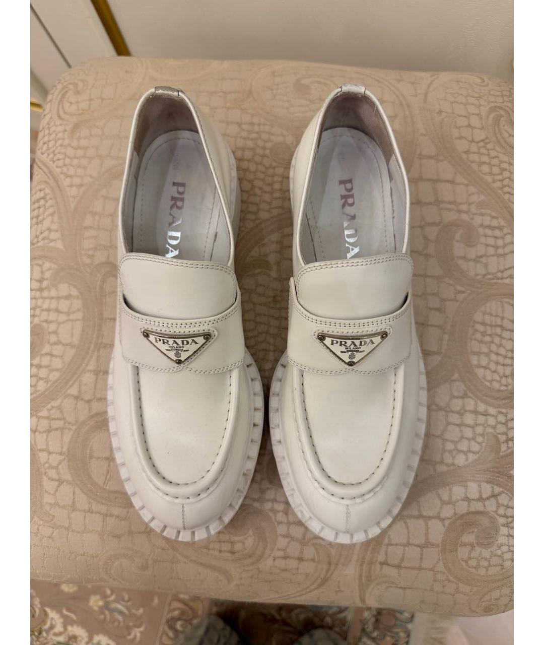 PRADA Белые лоферы из лакированной кожи, фото 3