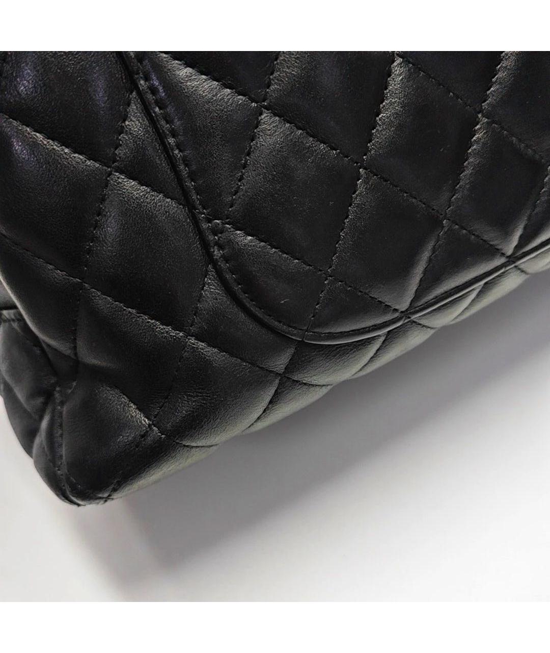 CHANEL Черная кожаная сумка с короткими ручками, фото 7
