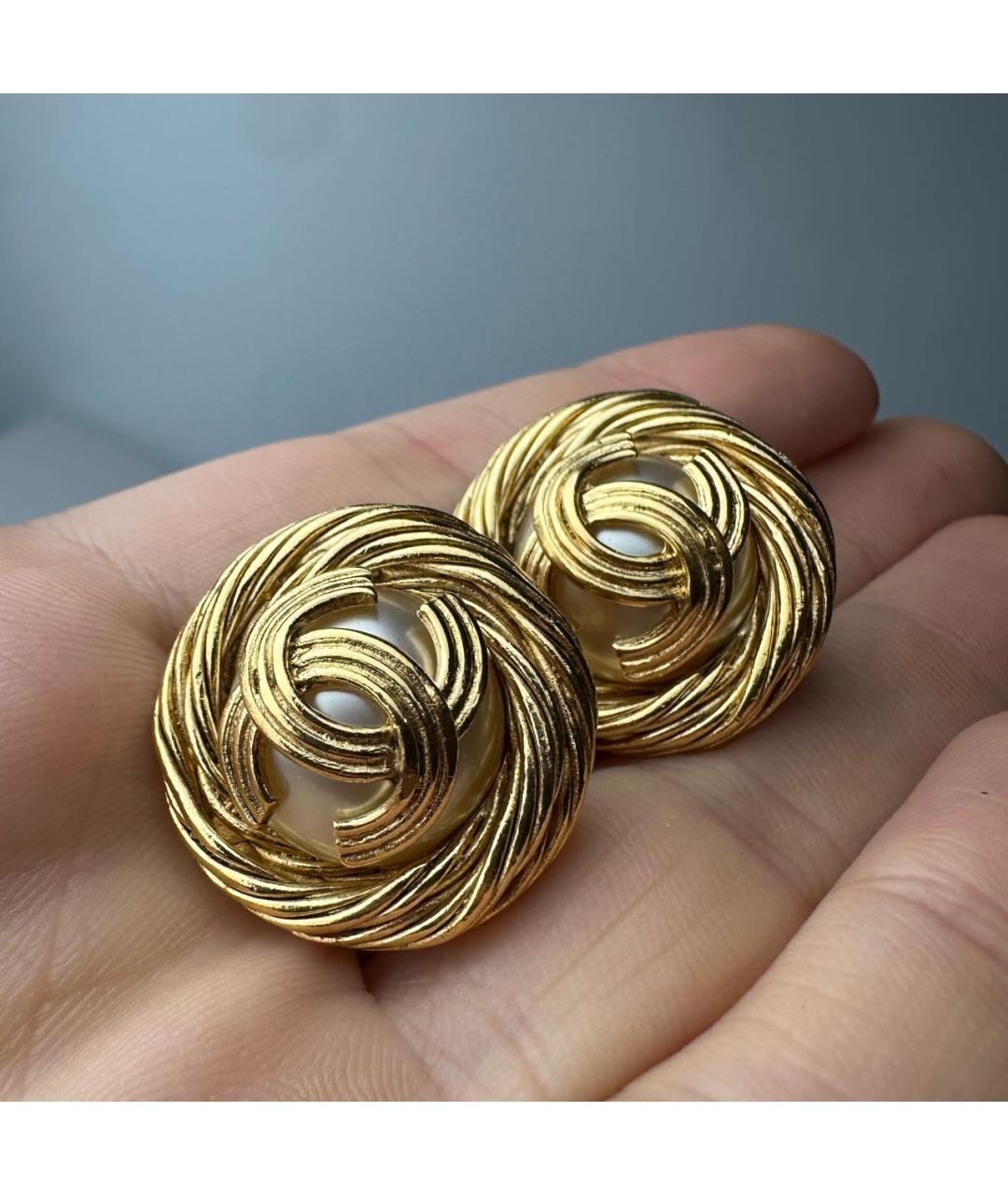 CHANEL Золотые металлические клипсы, фото 6
