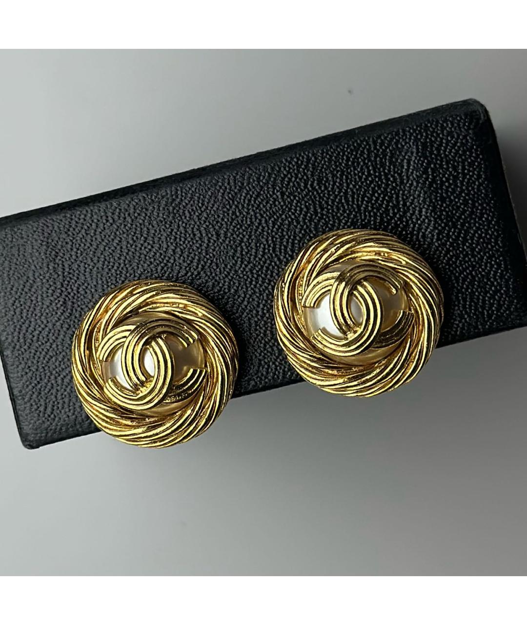CHANEL Золотые металлические клипсы, фото 2
