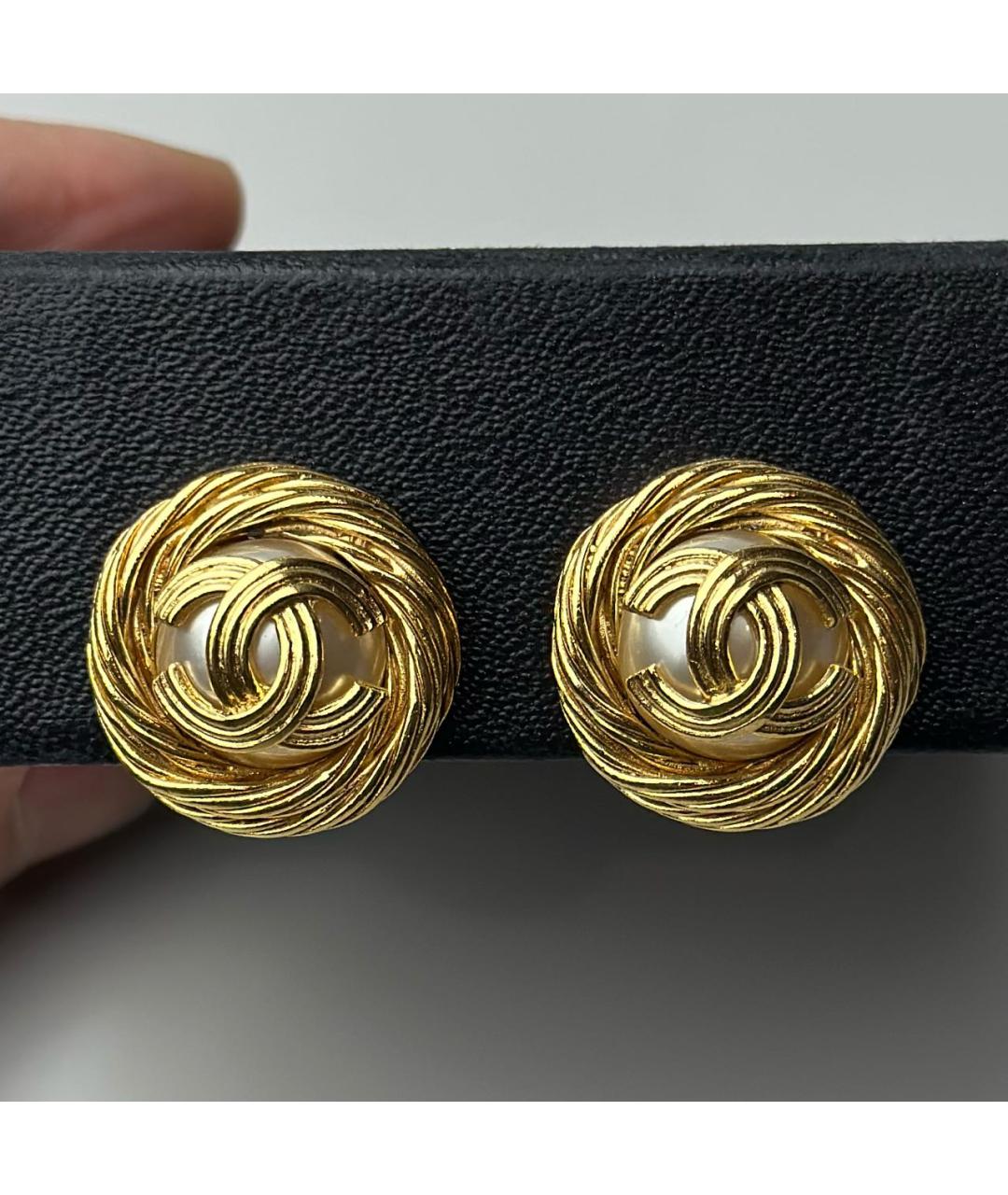 CHANEL Золотые металлические клипсы, фото 9
