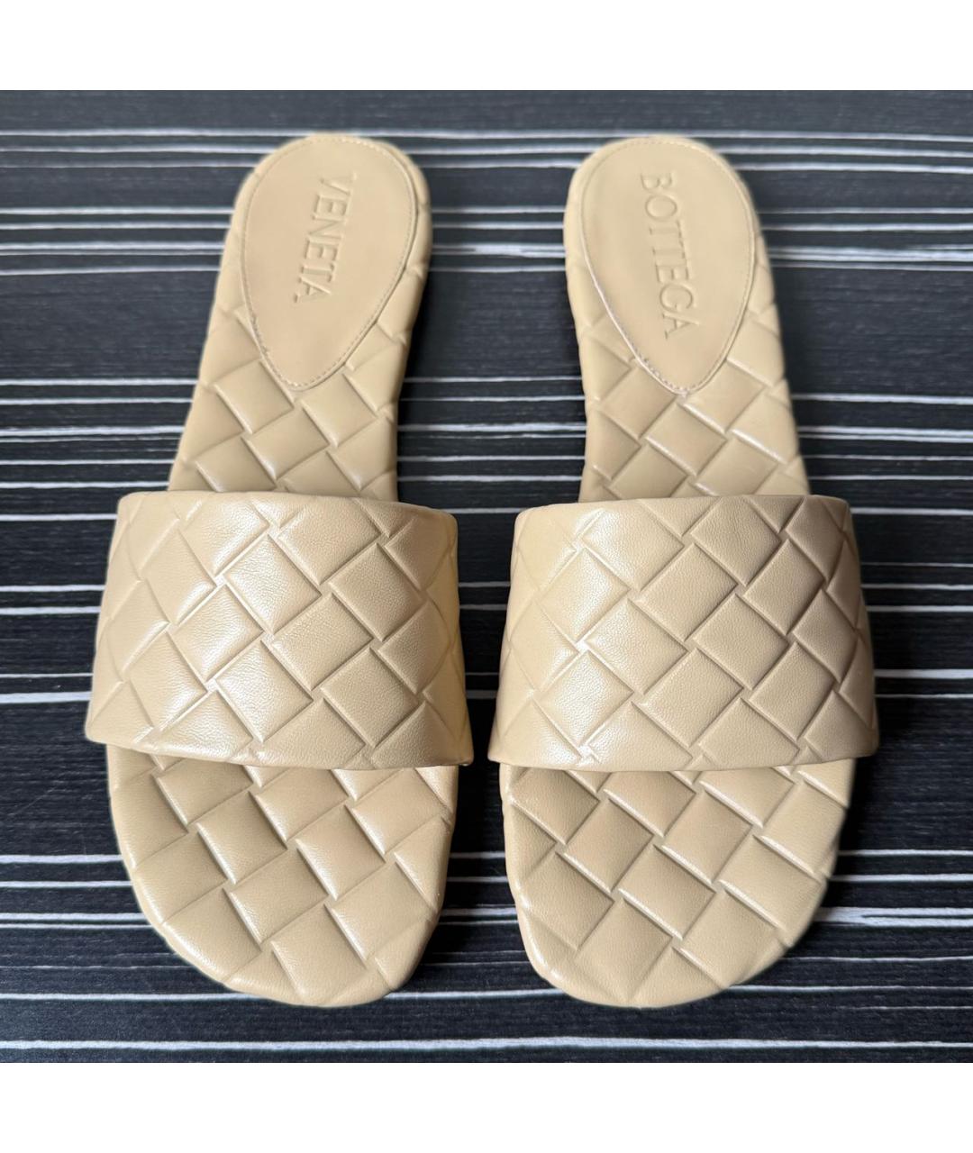 BOTTEGA VENETA Бежевые кожаные шлепанцы, фото 3