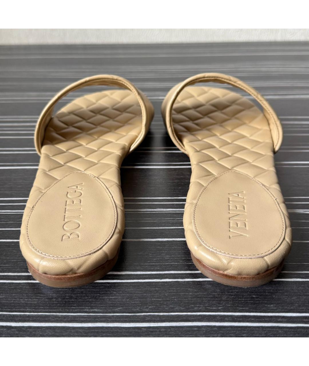 BOTTEGA VENETA Бежевые кожаные шлепанцы, фото 5