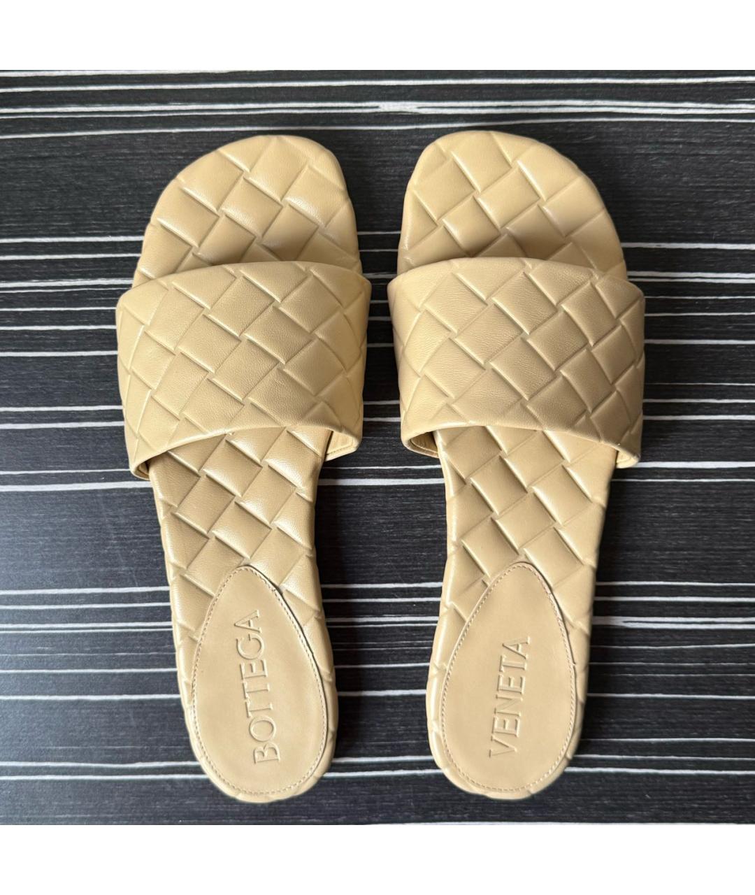 BOTTEGA VENETA Бежевые кожаные шлепанцы, фото 4