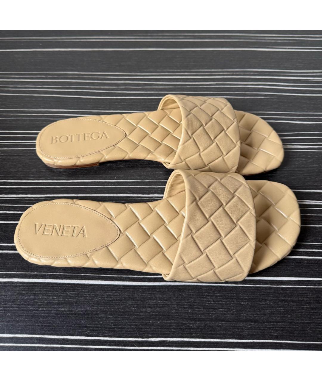 BOTTEGA VENETA Бежевые кожаные шлепанцы, фото 2