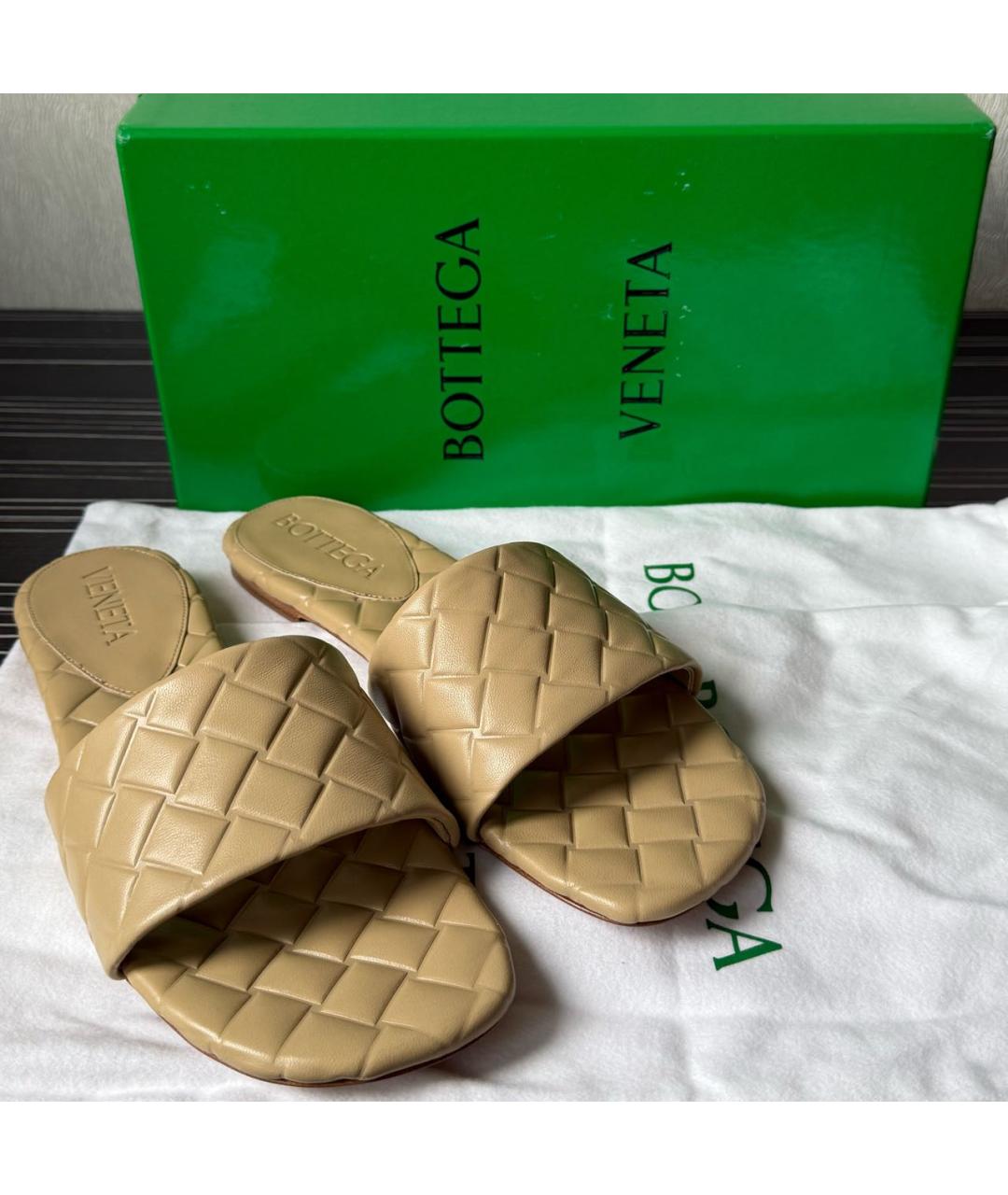 BOTTEGA VENETA Бежевые кожаные шлепанцы, фото 6