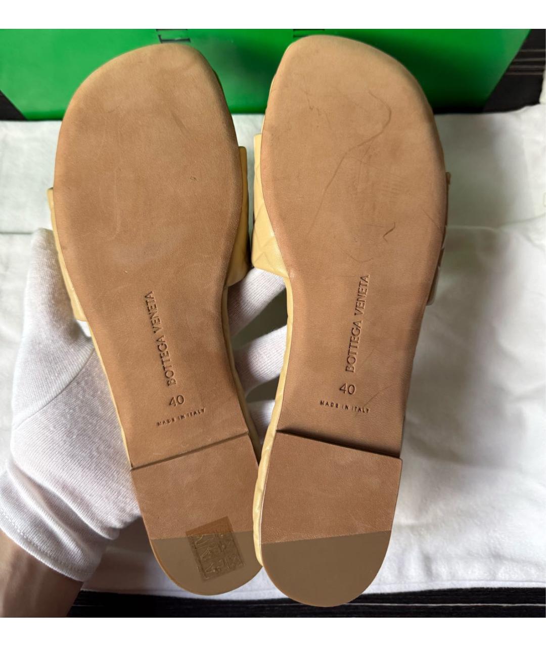 BOTTEGA VENETA Бежевые кожаные шлепанцы, фото 8