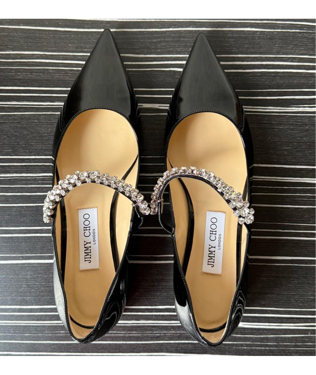 JIMMY CHOO Черные лодочки на низком каблуке из лакированной кожи, фото 4