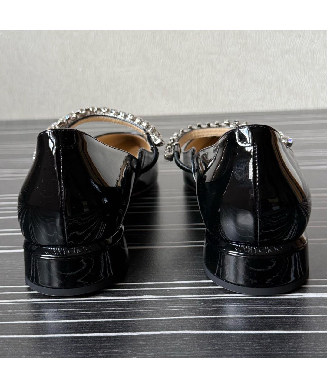 JIMMY CHOO Черные лодочки на низком каблуке из лакированной кожи, фото 5