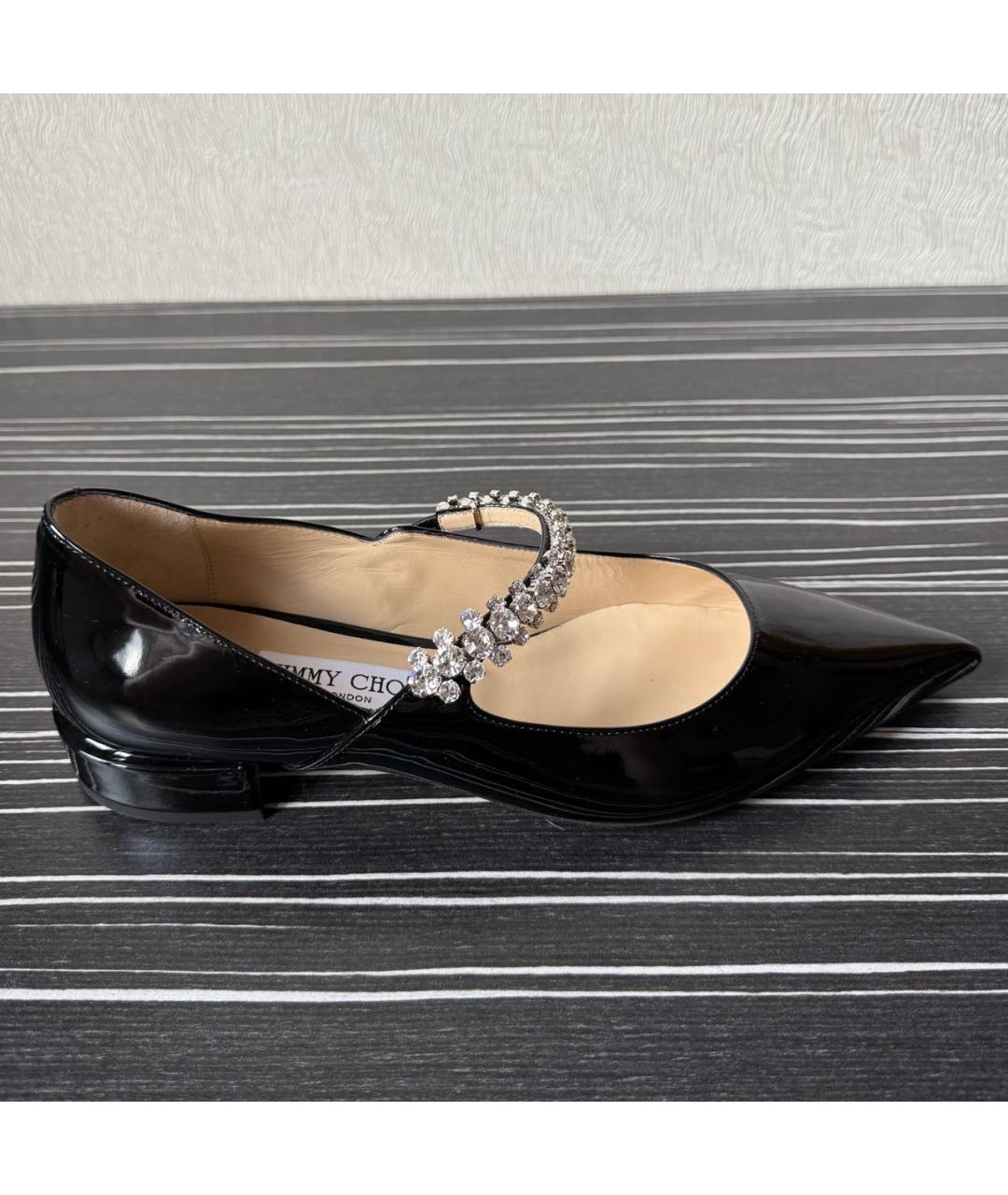 JIMMY CHOO Черные лодочки на низком каблуке из лакированной кожи, фото 9