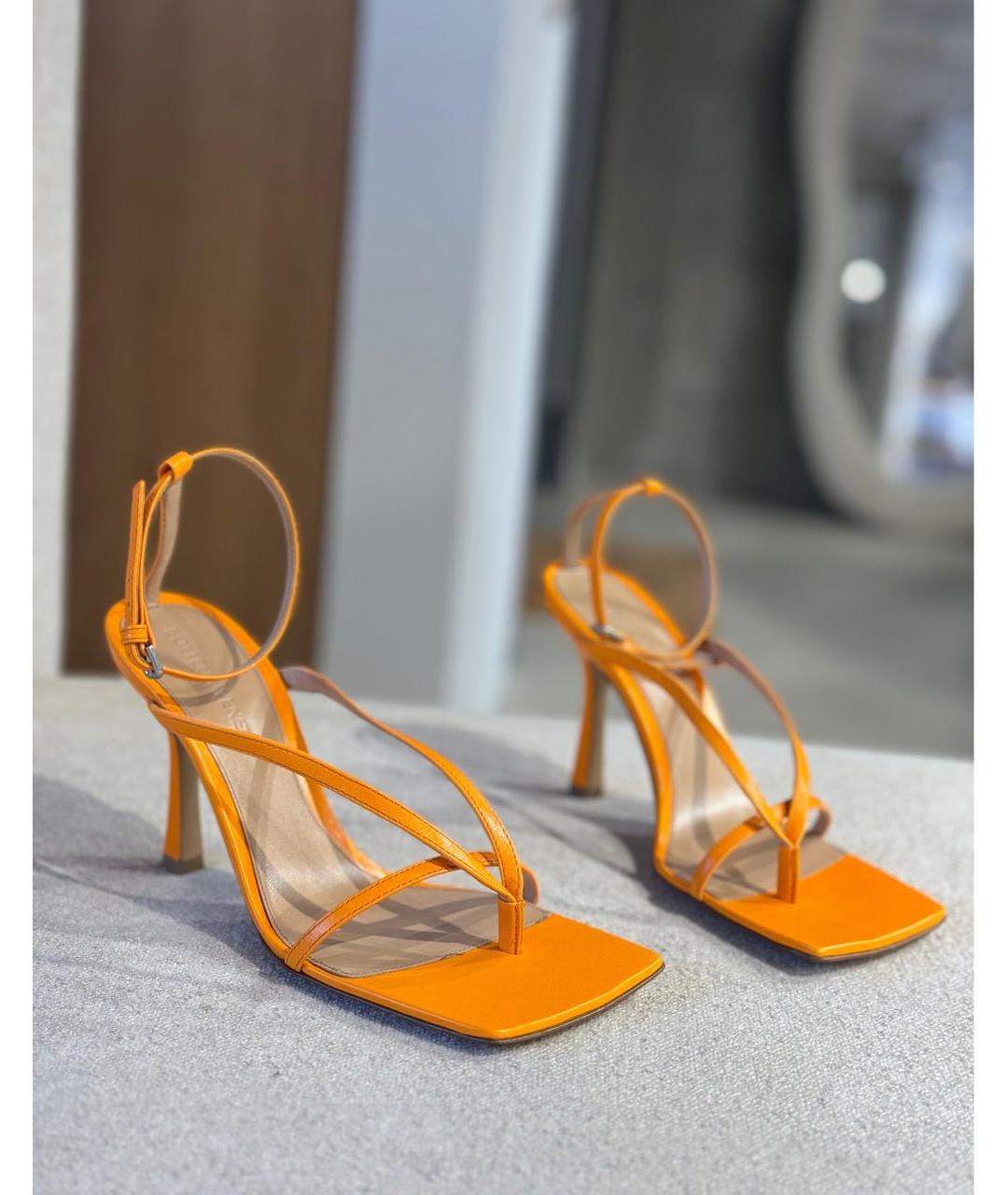 BOTTEGA VENETA Оранжевое кожаные босоножки, фото 2