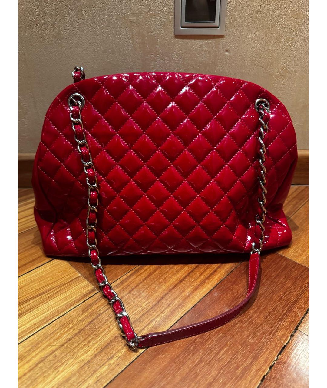CHANEL Красная сумка тоут из лакированной кожи, фото 3