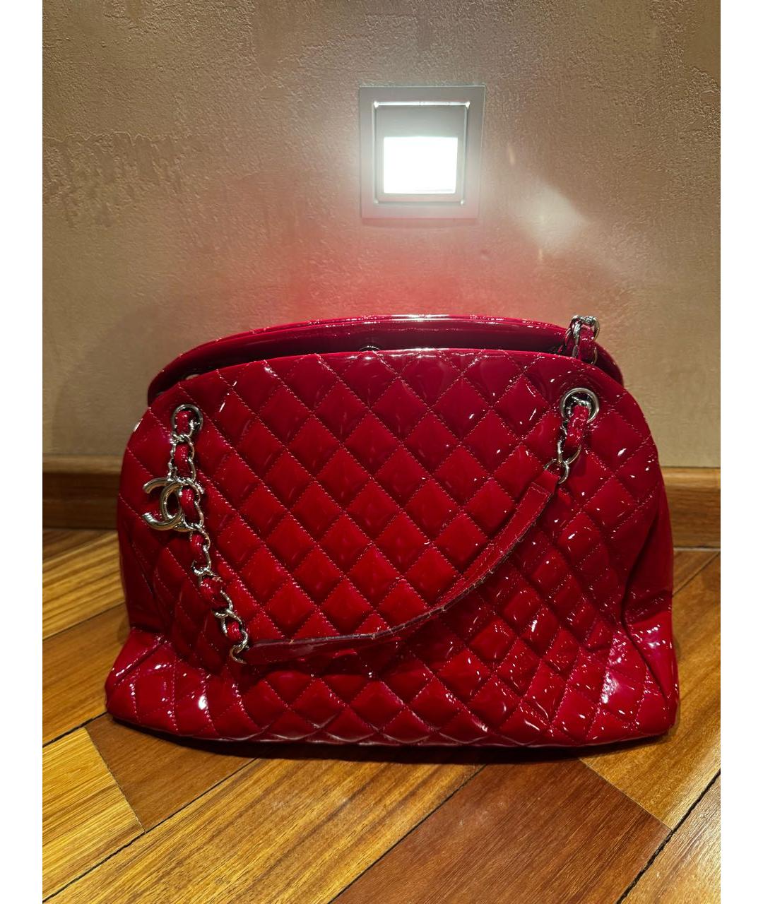 CHANEL Красная сумка тоут из лакированной кожи, фото 9