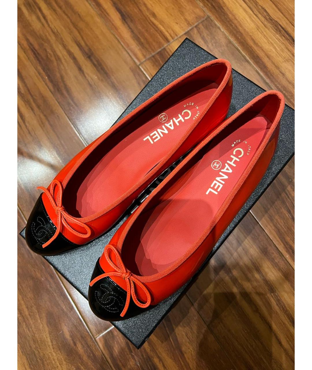 CHANEL Красные балетки из лакированной кожи, фото 3