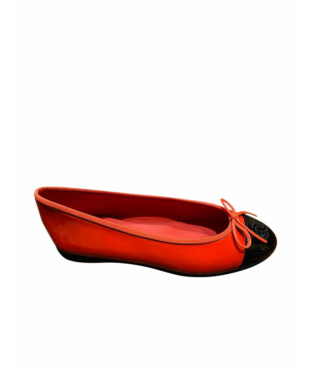 CHANEL Красные балетки из лакированной кожи, фото 1
