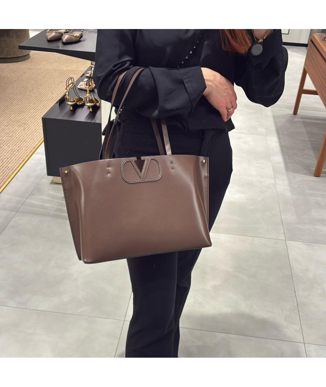 VALENTINO Коричневая кожаная сумка тоут, фото 3