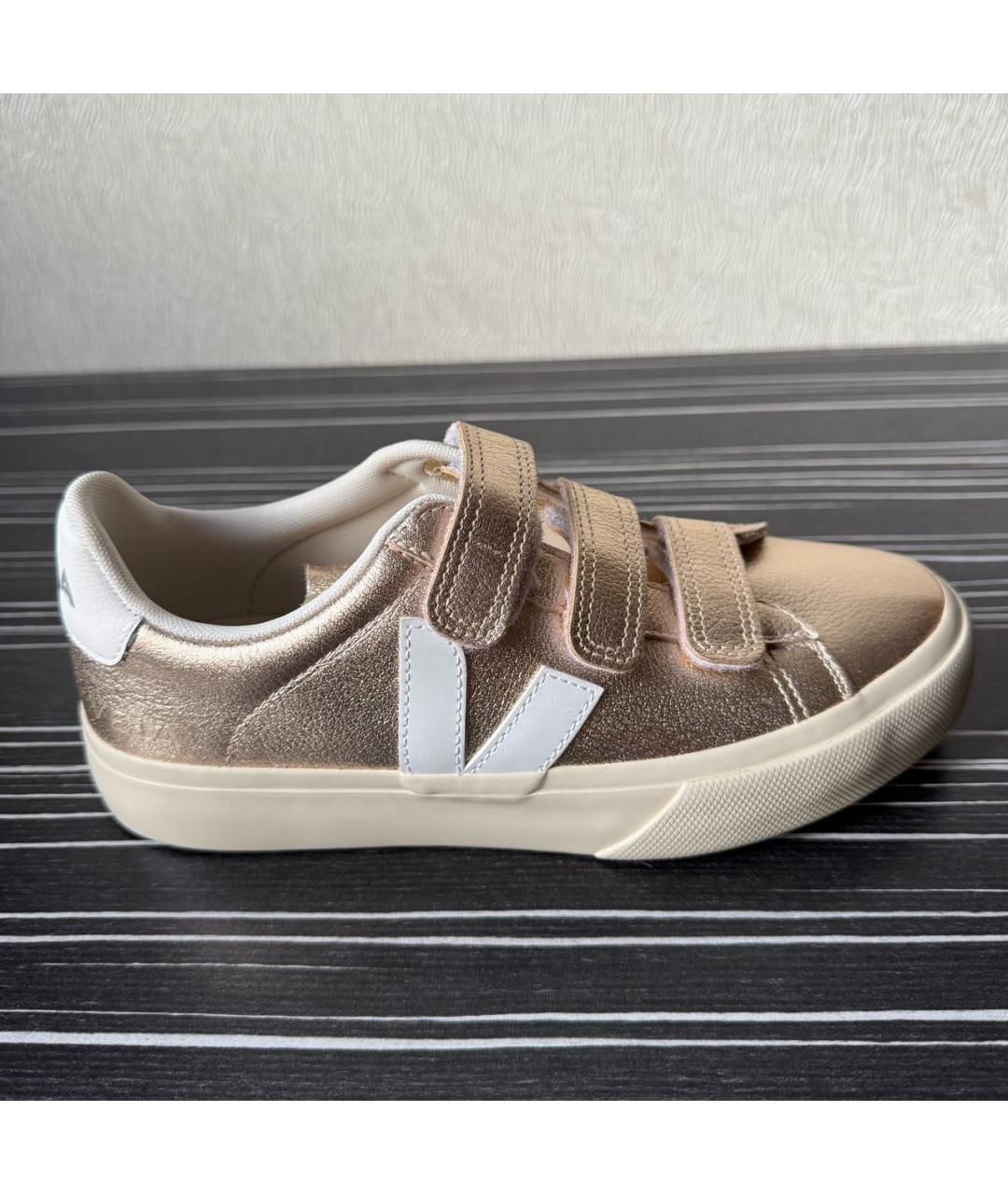 VEJA Золотые кожаные кеды, фото 7