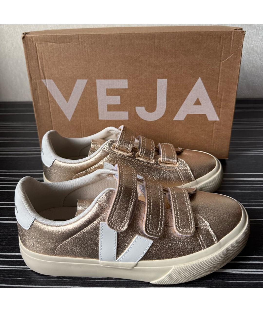 VEJA Золотые кожаные кеды, фото 6