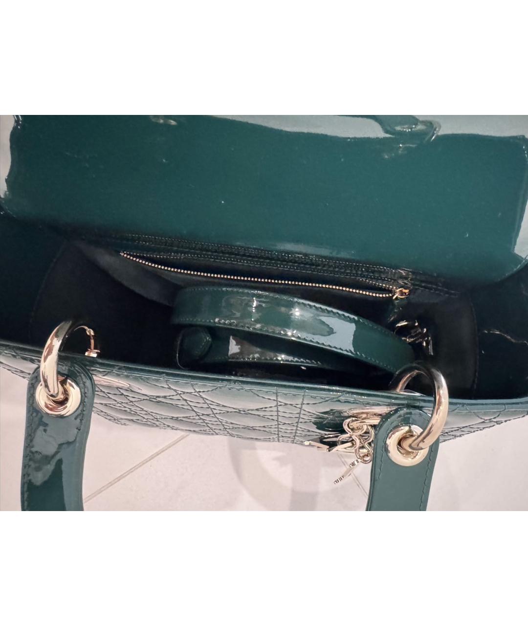 CHRISTIAN DIOR Зеленая сумка с короткими ручками из лакированной кожи, фото 4