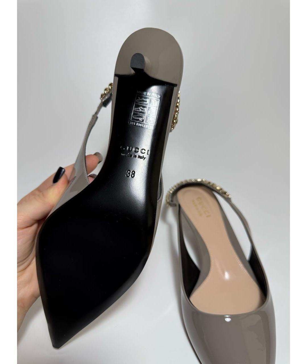 GUCCI Серые лодочки на низком каблуке из лакированной кожи, фото 5