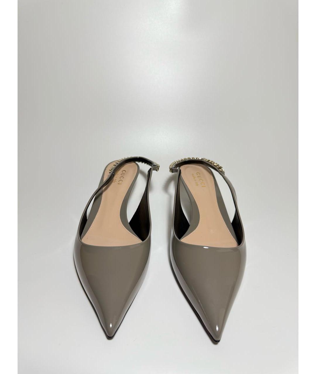 GUCCI Серые лодочки на низком каблуке из лакированной кожи, фото 4