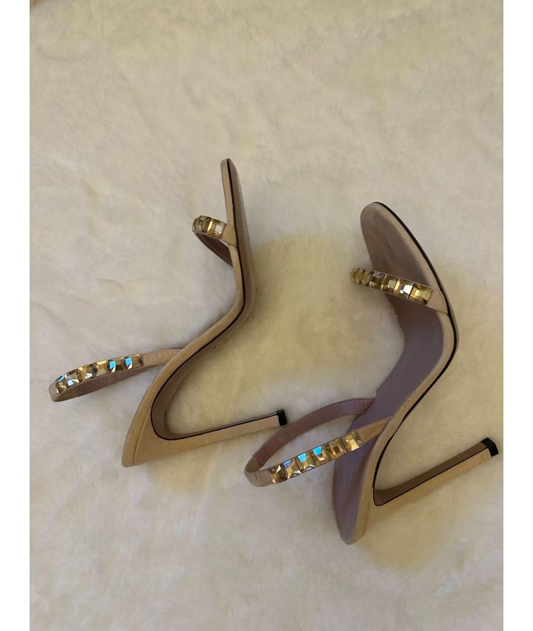 GUCCI Бежевые замшевые босоножки, фото 5