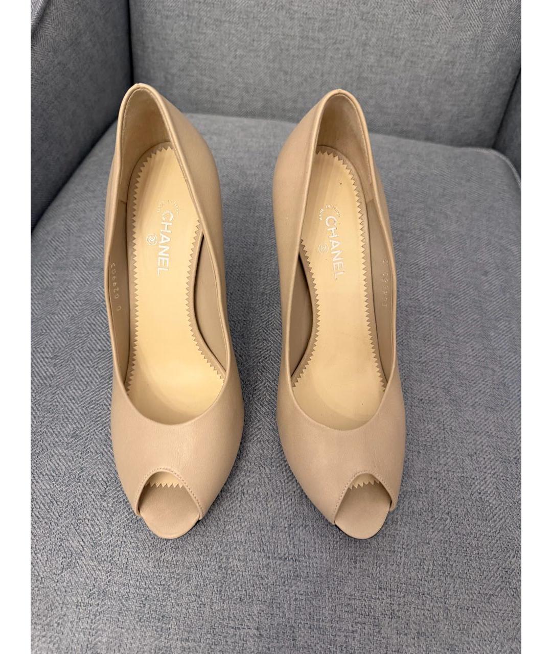 CHANEL Бежевые кожаные туфли, фото 2
