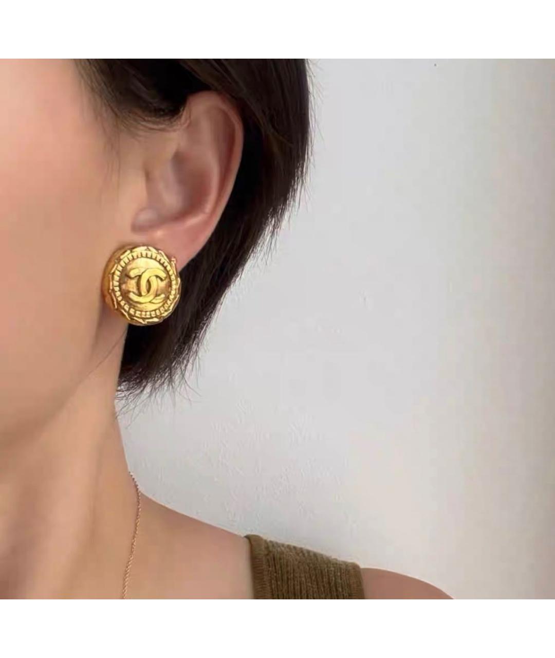 CHANEL Золотые металлические клипсы, фото 8