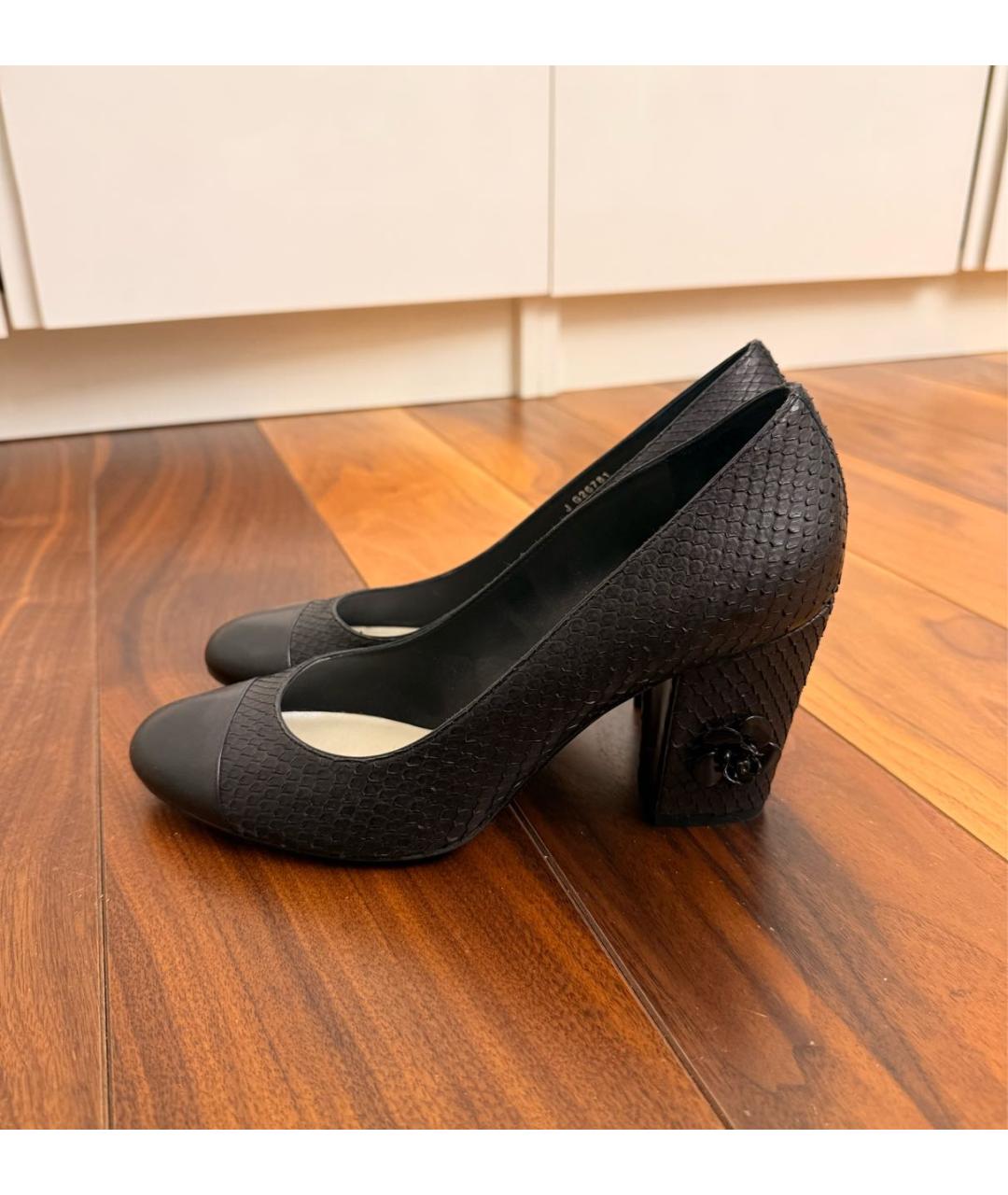 CHANEL Черные туфли из экзотической кожи, фото 6