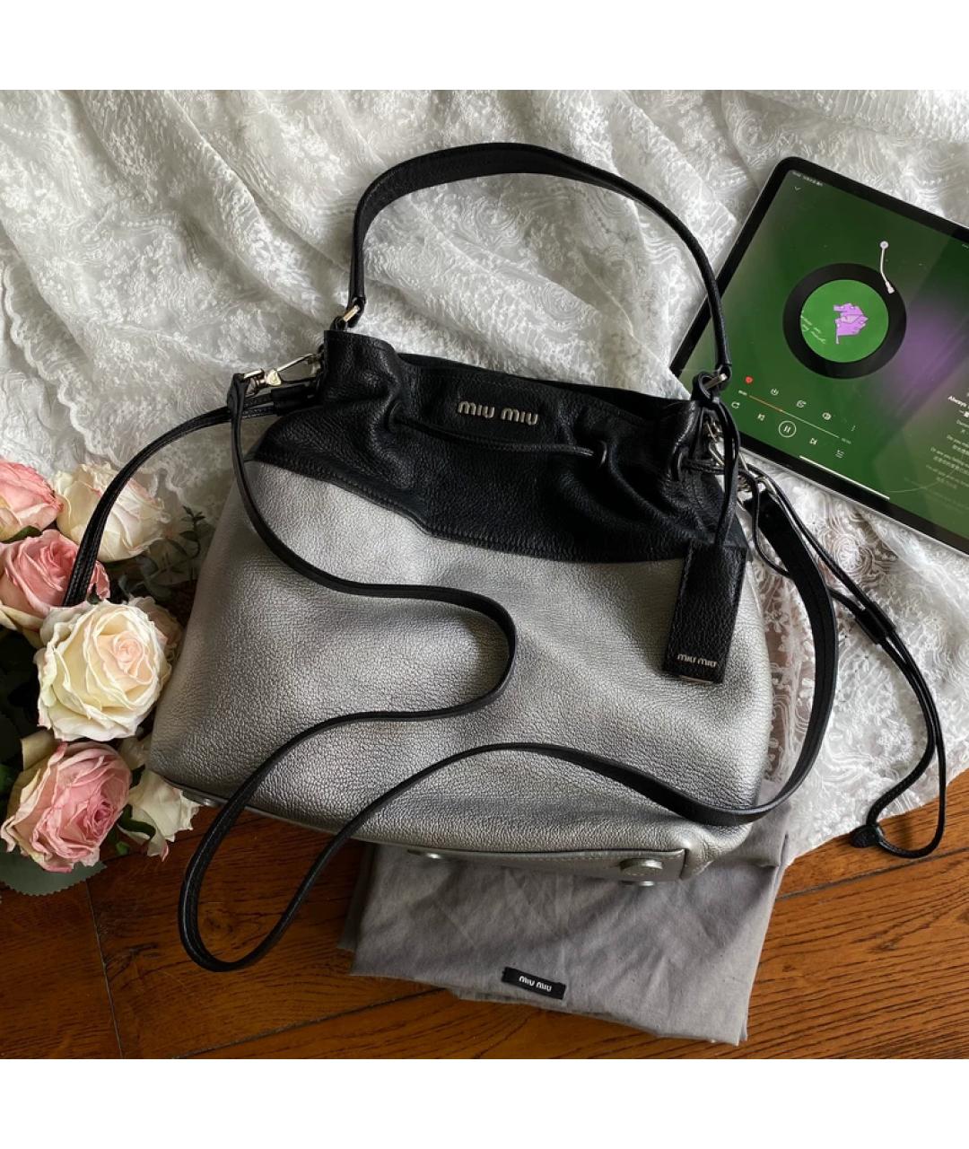 MIU MIU Серебряная кожаная сумка с короткими ручками, фото 6